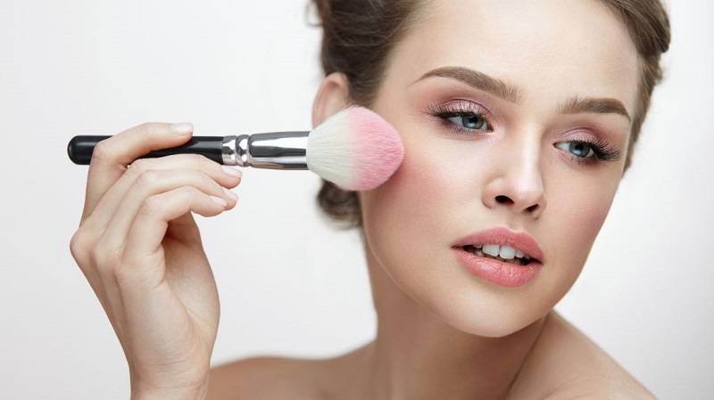 Инструкция, как делать макияж нюдовый для разных типов кожи, цвета глаз и волос