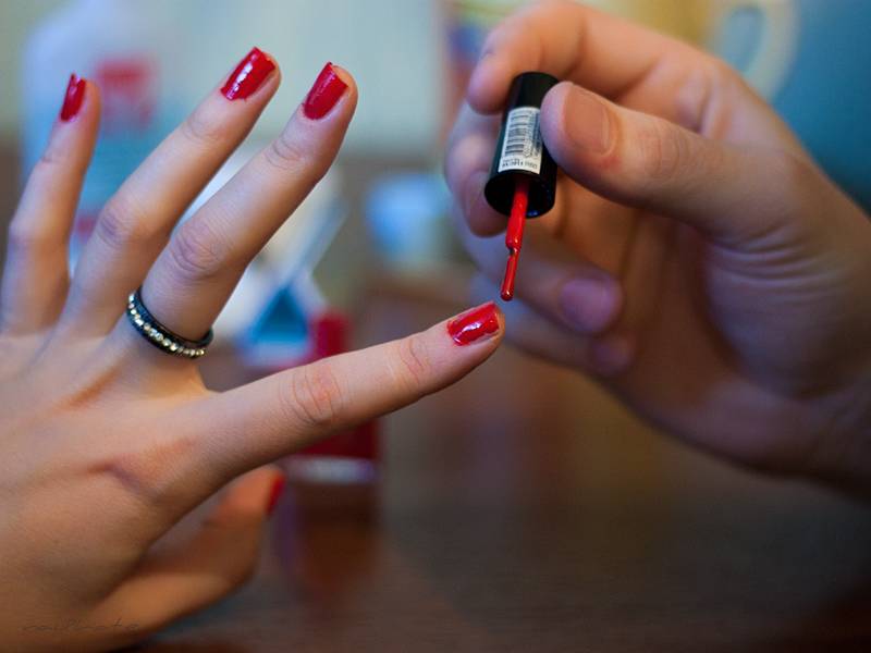 Как правильно красить ногти в домашних условиях: на руках, ногах, девочке лаком
