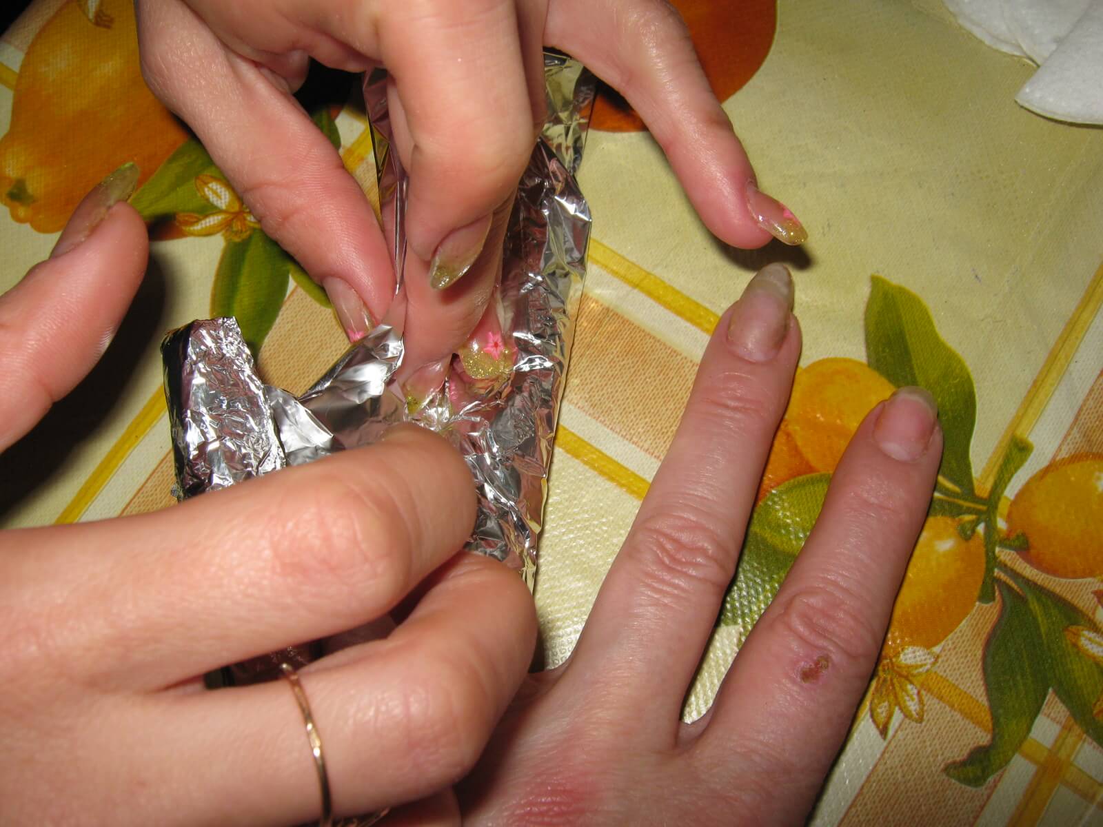 Как снять нарощенные ногти в домашних условиях
