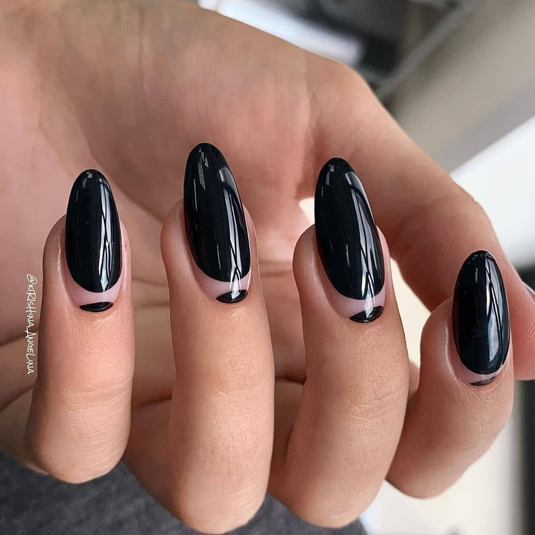 Притягательный черный маникюр 2021-2022 | фото-новинки дизайна ногтей в чёрном цвете