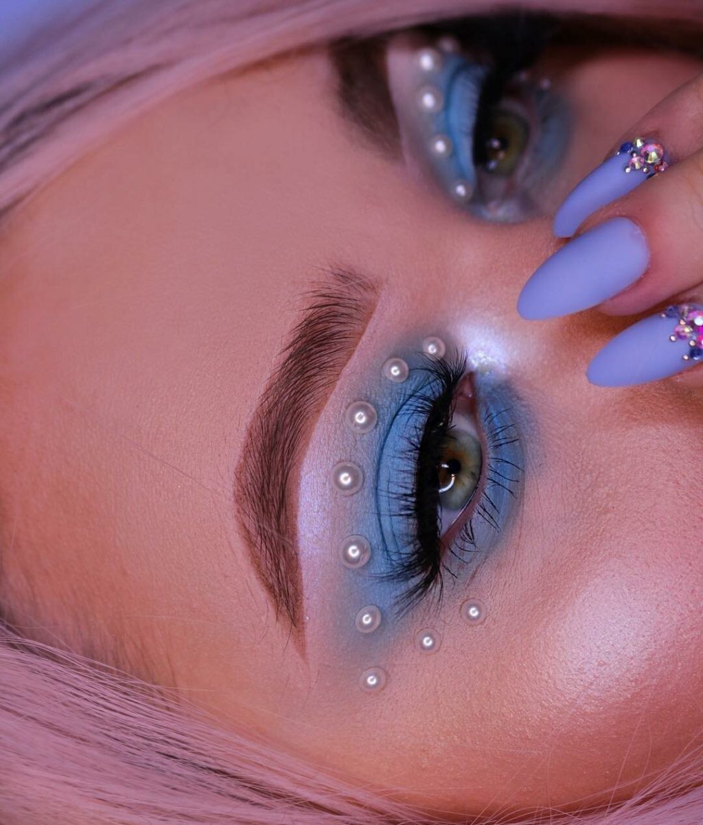 Макияж со стразами самостоятельно | actualbeauty
