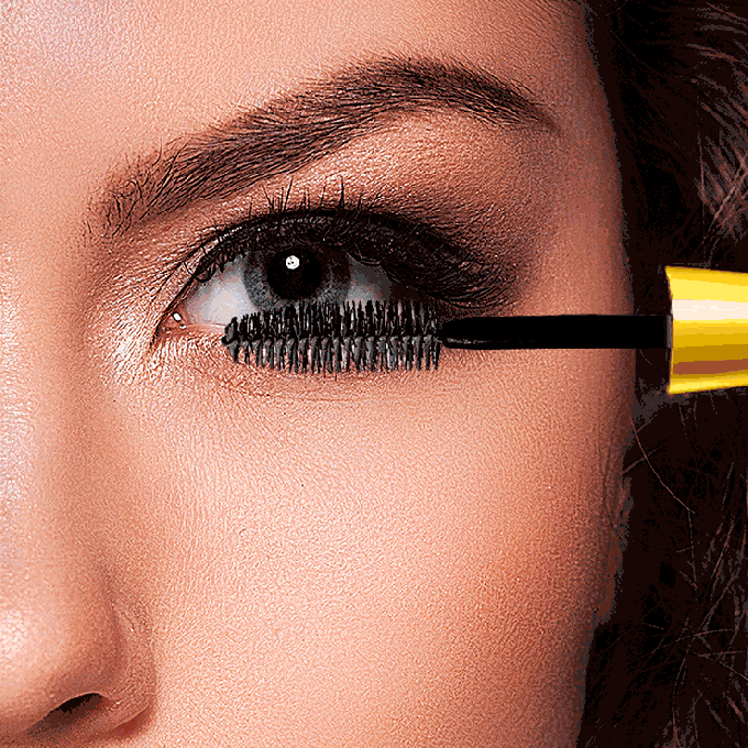 Как эффектно использовать синюю тушь в макияже для разных оттенков глаза