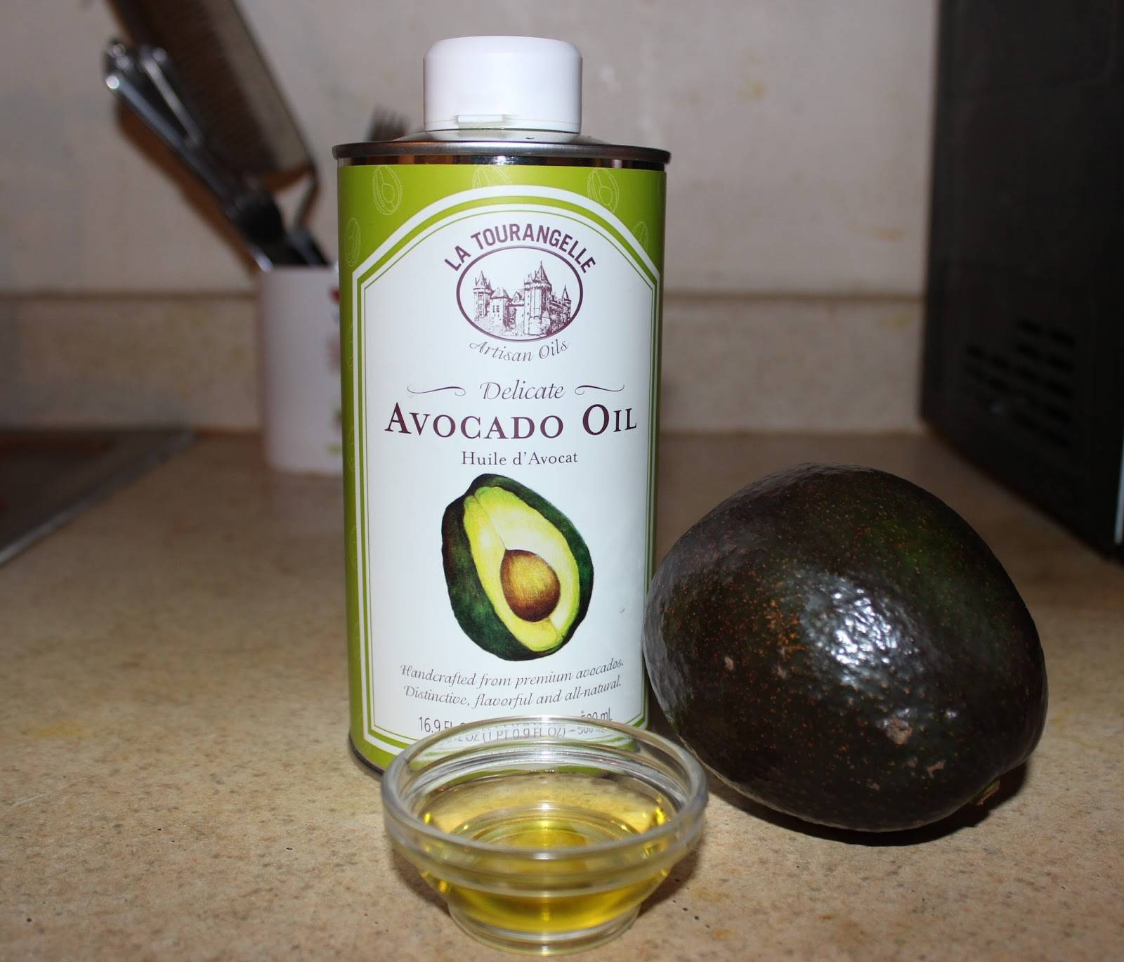 Масло авокадо для лица и волос - применение и полезные свойства