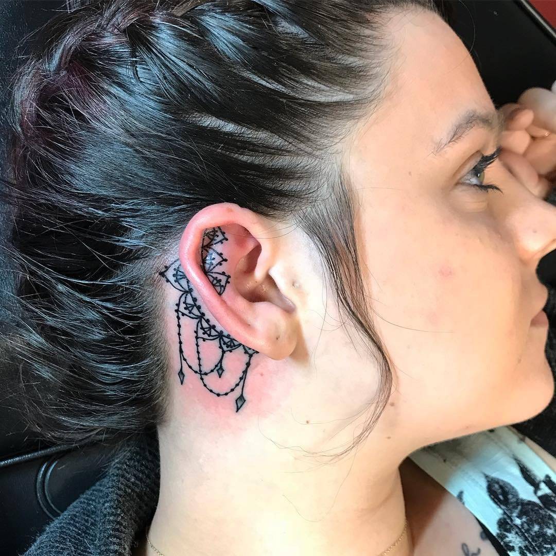 Тату на ушах- для неординарных tattoo особ