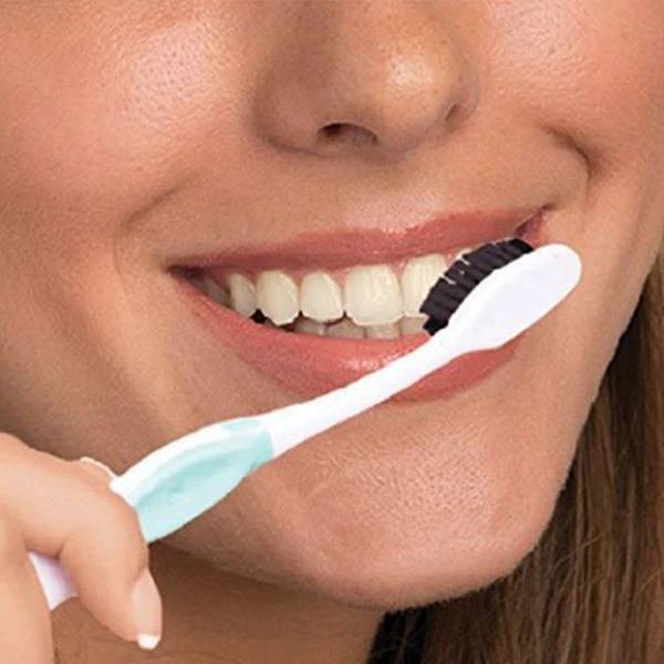 чистка зубов с эффектом отбеливания зубов