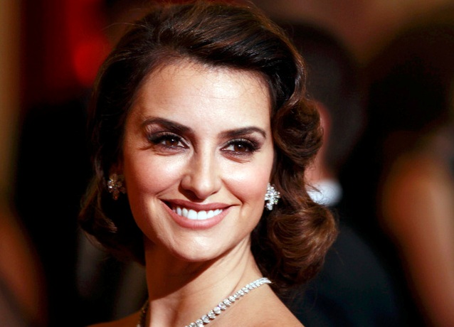 Penelope cruz beauty, makeup, diet and fitness secrets - stylish walks