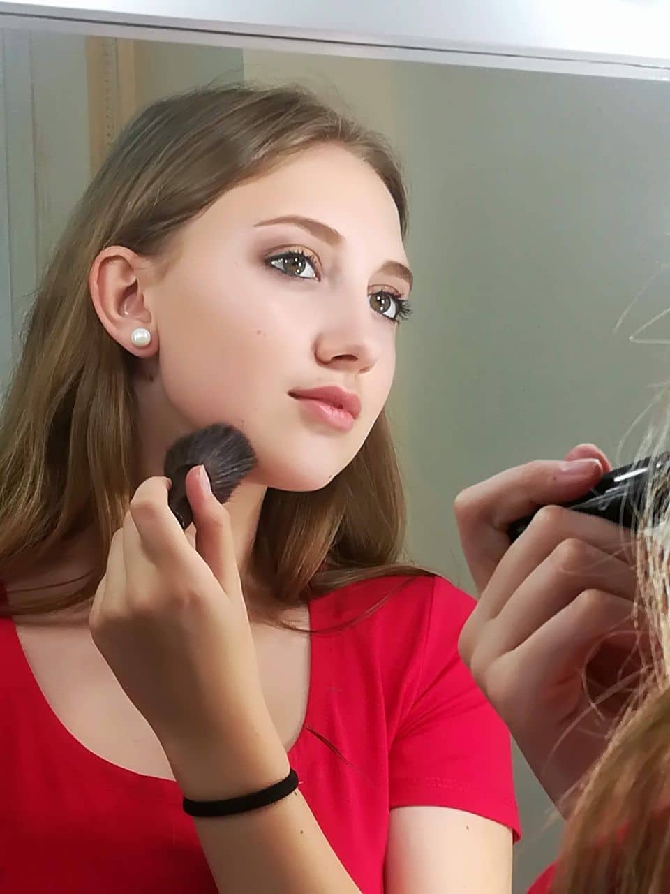 Как сделать легкий макияж в школу?