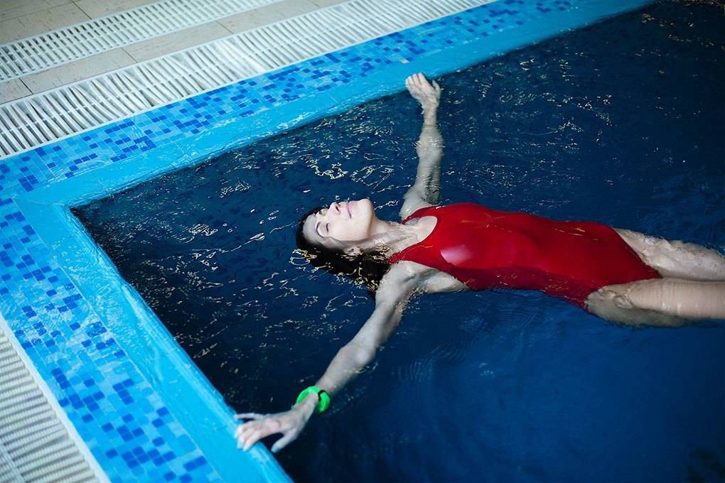 Как плавать в бассейне чтобы похудеть: программа тренировки