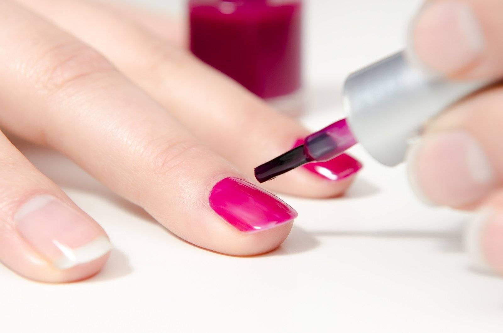 Как аккуратно красить ногти