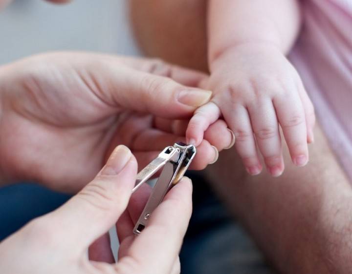 Как подстричь ногти новорожденному ребенку. правила и советы для мамы