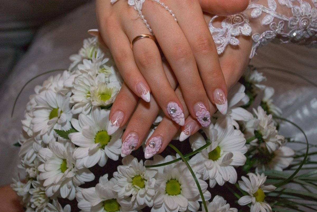 Наращивание цветы. Свадебный маникюр. Маникюр на свадьбу. Маникюр невесты. Свадебный дизайн ногтей.