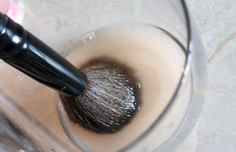 Как мыть кисти и спонжи для макияжа в домашних условиях