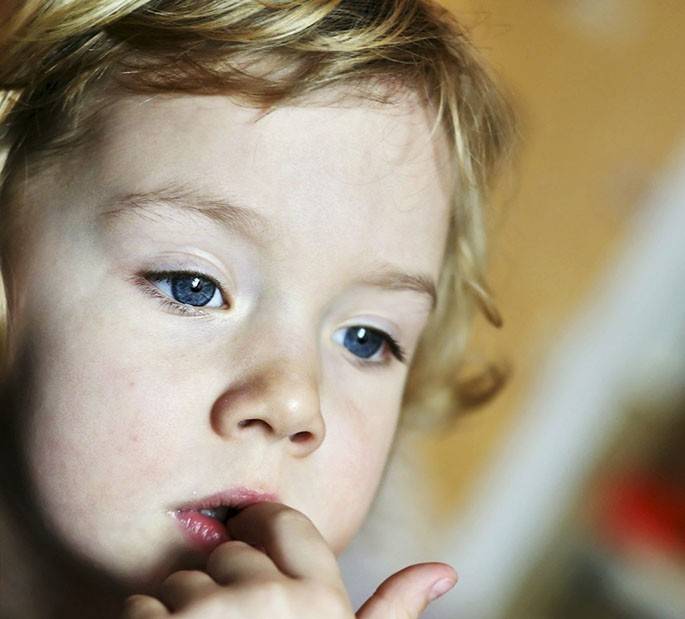 Что делать, если ребенок грызет ногти: рекомендации психолога