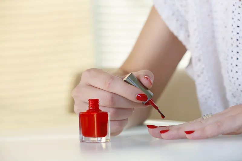 Выбор цвета лака для ногтей, сочетание с одеждой • журнал nails