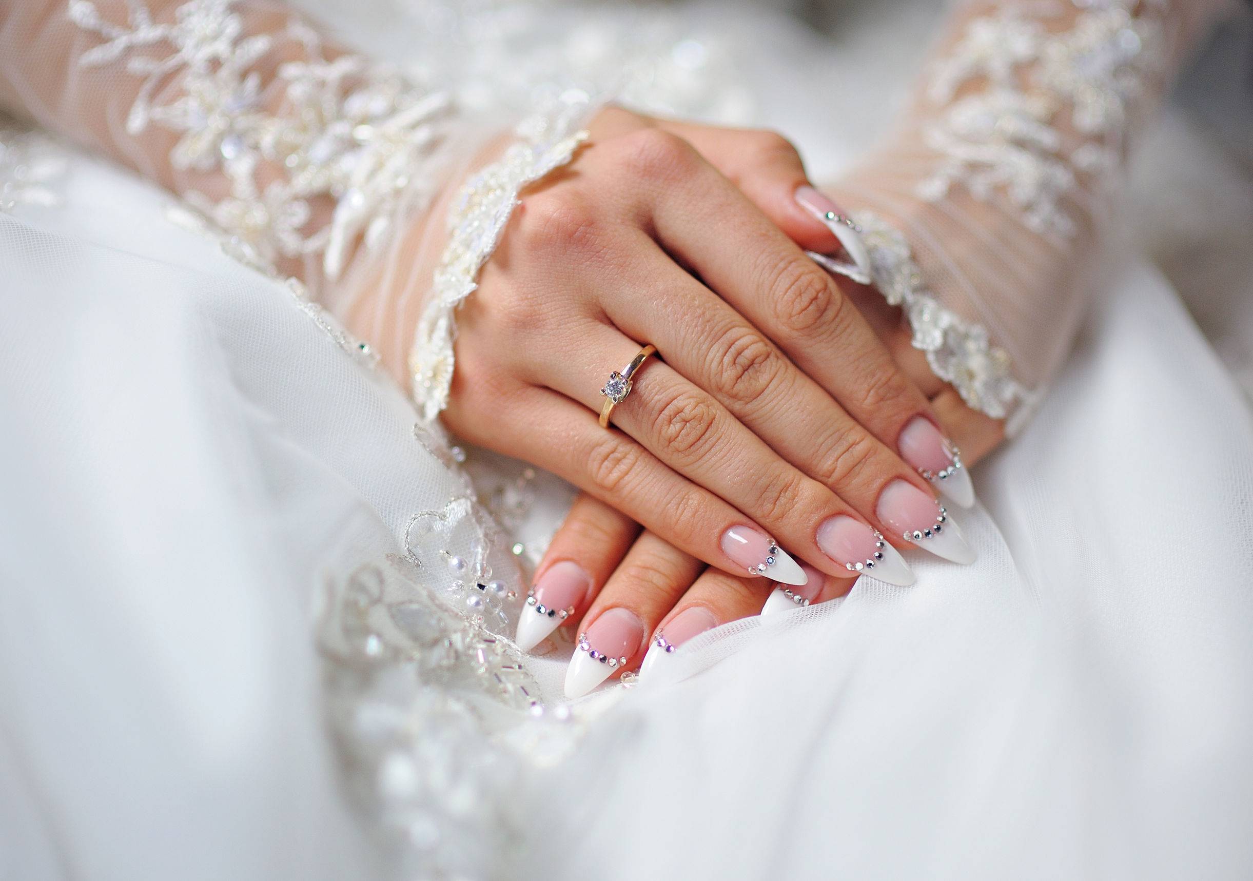 Свадебный маникюр на короткие ногти: 100 фото, тенденции, новинки