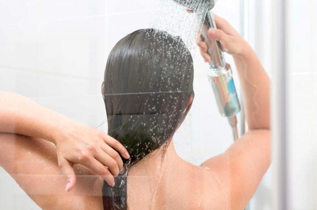 Нужно ли мыть голову перед окрашиванием волос?