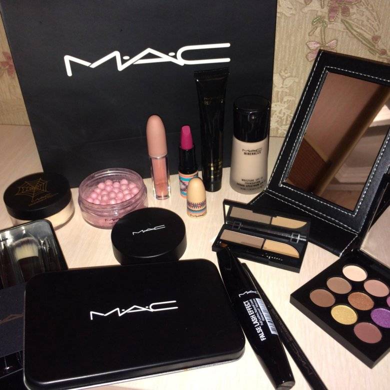 Mc cosmetics. Косметика. Mac косметика. Профессиональная декоративная косметика. Набор косметики Mac.