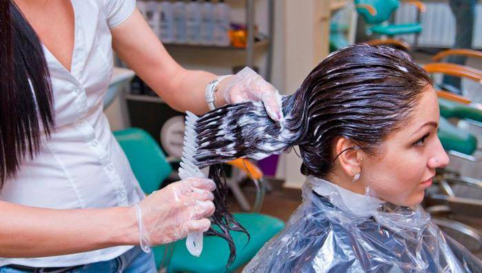 Как делают кератиновое выпрямление волос, как правильно проводить в салоне: пошаговая инструкция выполнения процедуры, особенности техники и этапов процесса