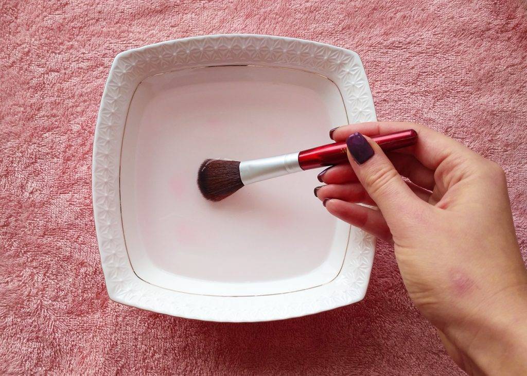 Как правильно мыть и чистить кисти для макияжа – основы ухода за кистями