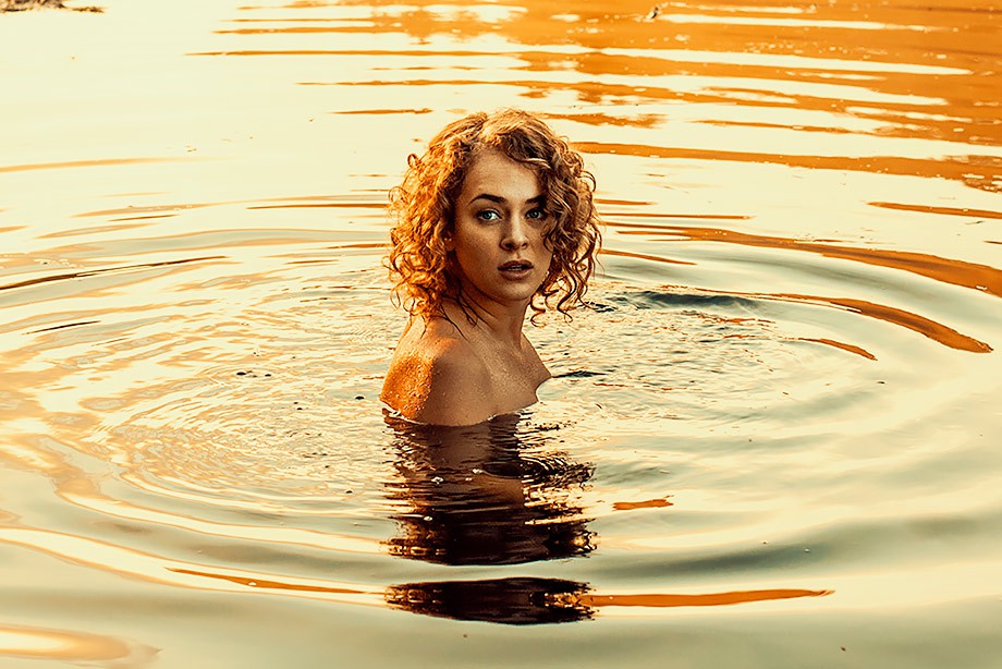 Полина борунова актриса в купальнике