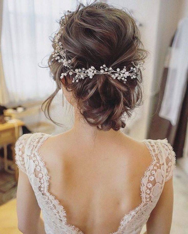 Интересные решения свадебной укладки для невесты со средними волосами