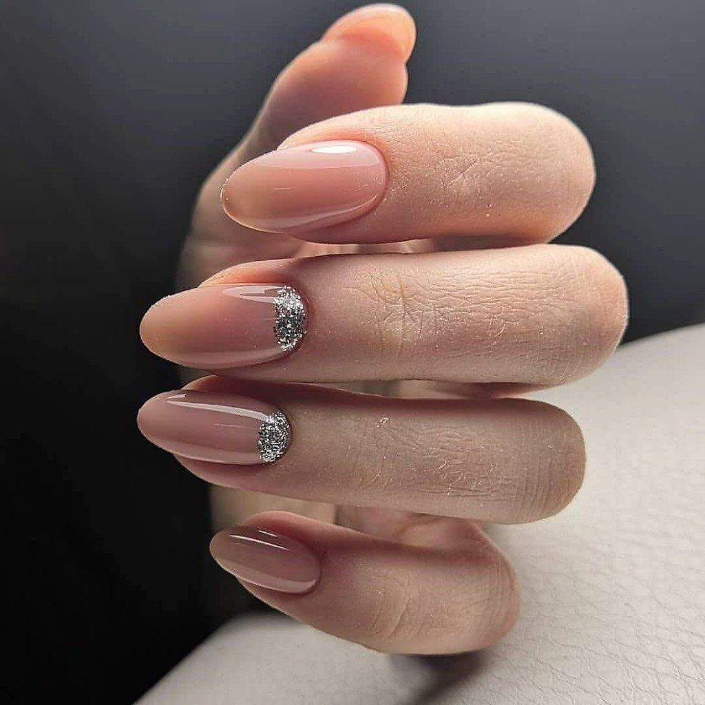 Матовый нюд раффиан. Нюдовый маникюр 2022 миндаль. Матовый нюд раффиан. Нюдовый маникюр 2022 миндаль модные. Нюд с дизайном 2024.