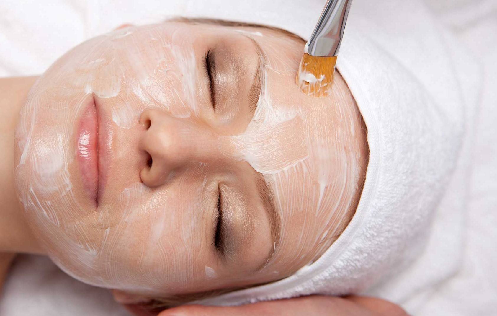 Химический пилинг для кожи лица: особенности процедуры
