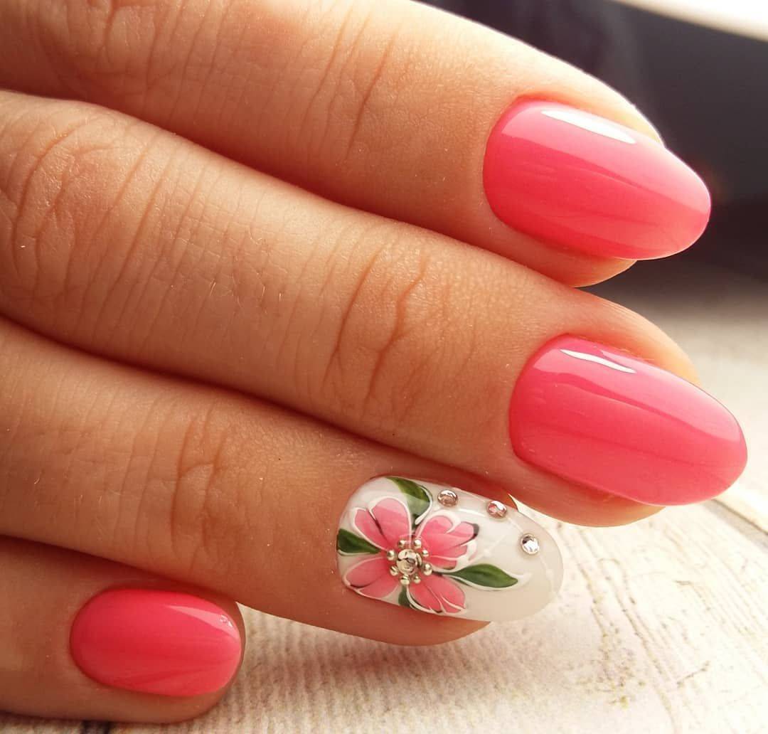 Розовые ногти с цветочками