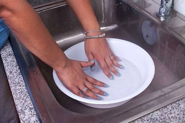 Как ускорить высыхание обычного лака на ногтях в домашних условиях и профессиональными приспособлениями