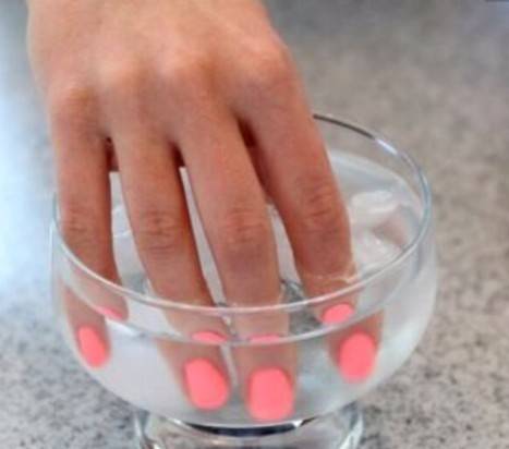 Как можно очень быстро высушить лак на ногтях дома