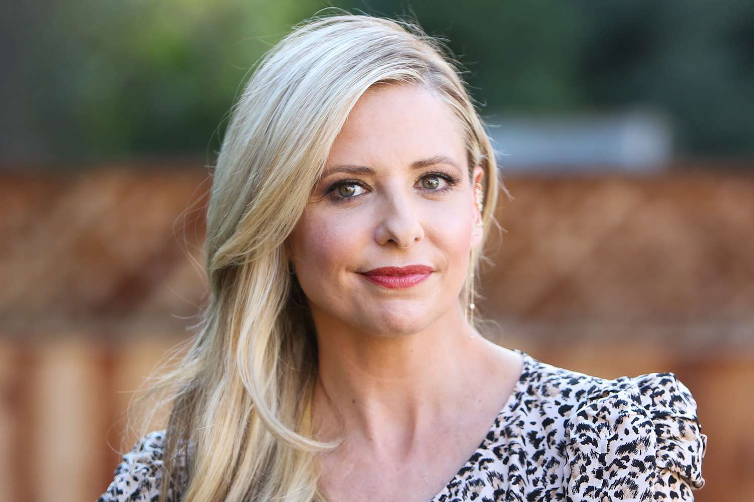 56 sarah michelle gellar sexy pictures prove she is an angel in human form | cbg