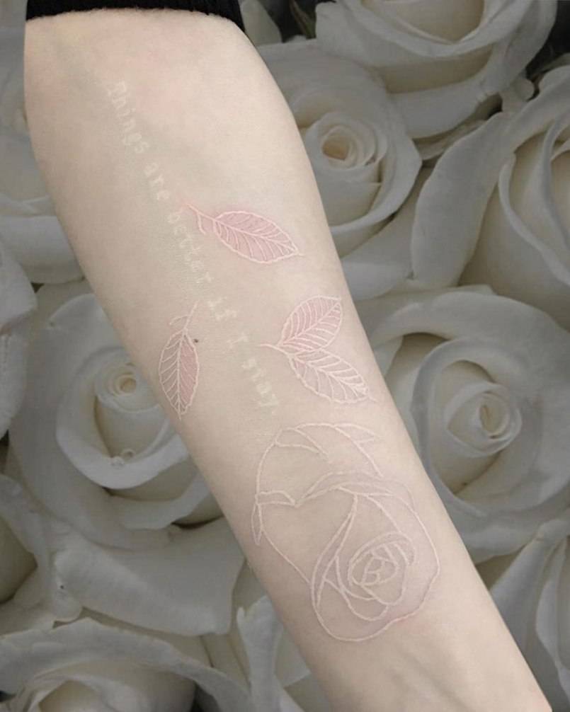 Белые татуировки для девушек. фото на запястье, руке, ноге, шее, как делаются, идеи