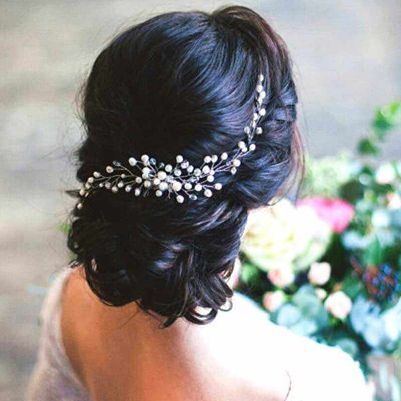 Свадебные прически с цветами: с живыми и искусственными, на короткие и длинные волосы, высокие и асимметричные укладки, с фатой и косами – советы с фото
