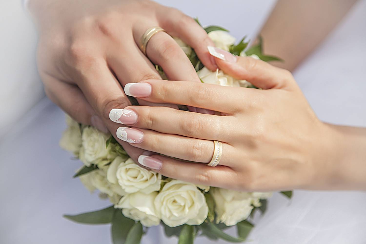 Свадебный педикюр: каким он должен быть, какой цвет выбрать, идеи и советы для невест (с фото), когда делать и как ухаживать, стоимость педикюра на свадьбу