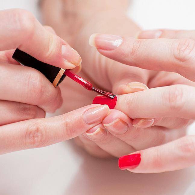 Как красить ногти лаком, как быстро высушить лак и чем лучше всего стереть лак с ногтей? ответы косметологов | make-up!