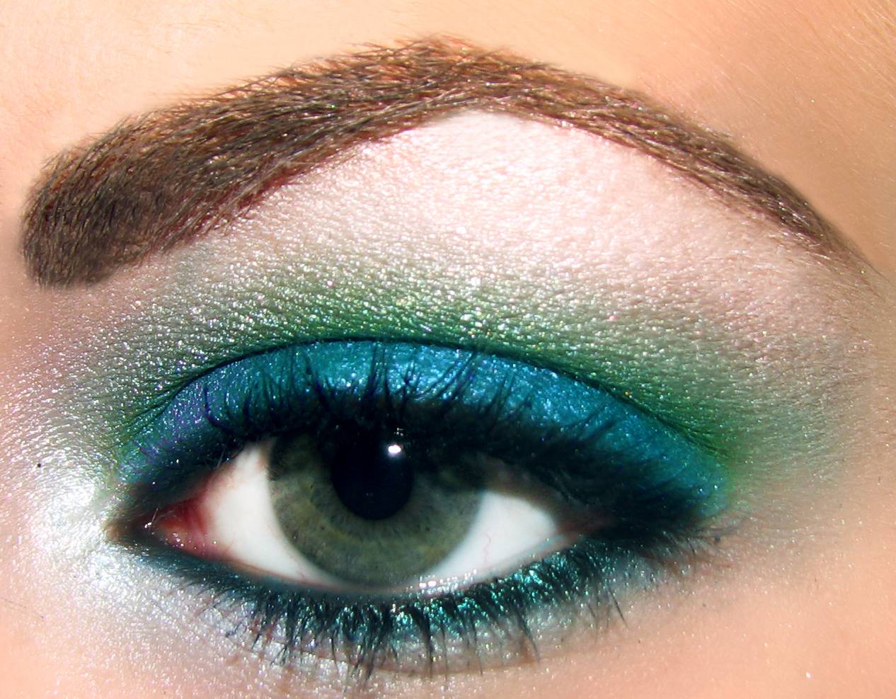 Макияж глаз: косметика для карих, зеленых и голубых глаз + 50 фото