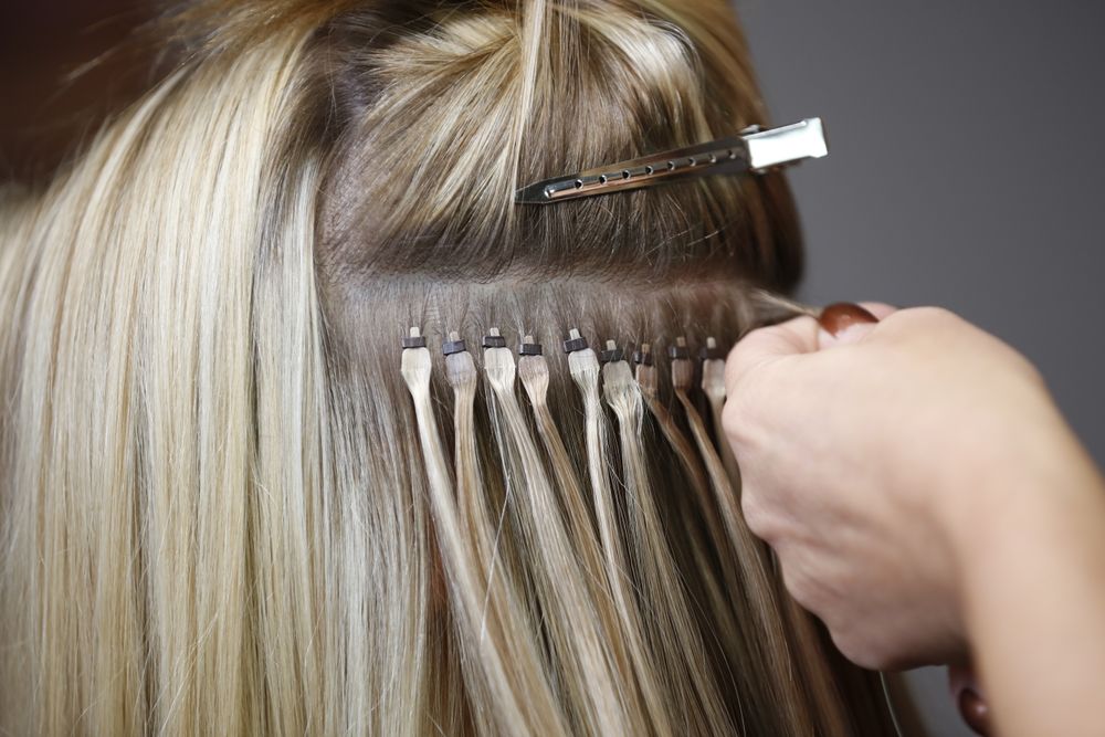 В погоне за красотой: вредно ли наращивание волос и какие подводные камни вас могут ожидать после модной процедурыкапелита