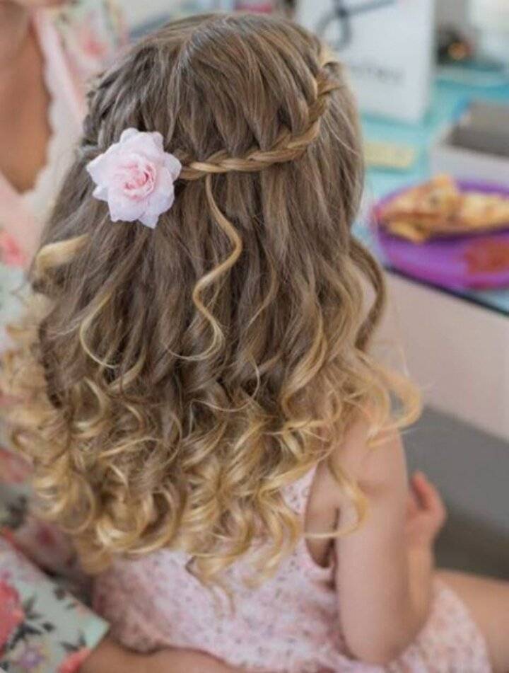 Прически на выпускной в детский сад на длинные волосы фото распущенные волосы