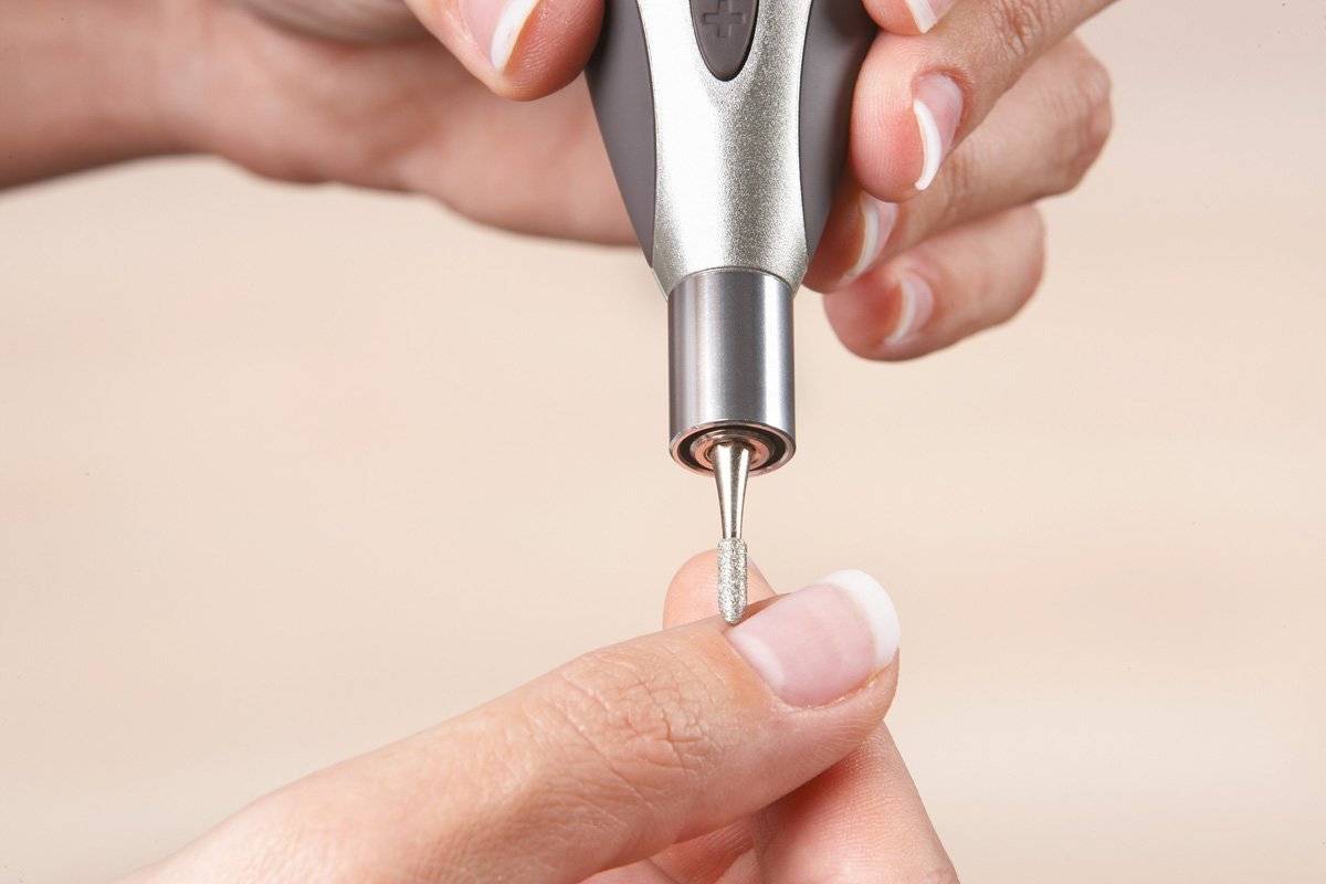 18 необходимых инструментов для дизайна ногтей и маникюра